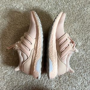 light peach ultra boost!